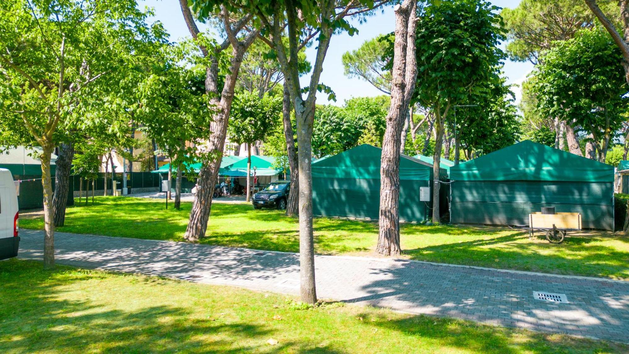 מרינה די מסה Camping Apuano מראה חיצוני תמונה