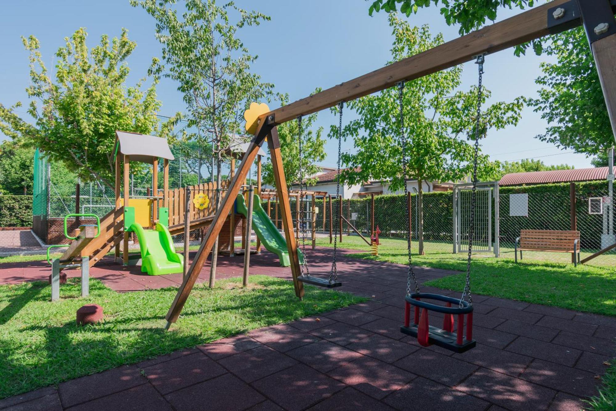 מרינה די מסה Camping Apuano מראה חיצוני תמונה